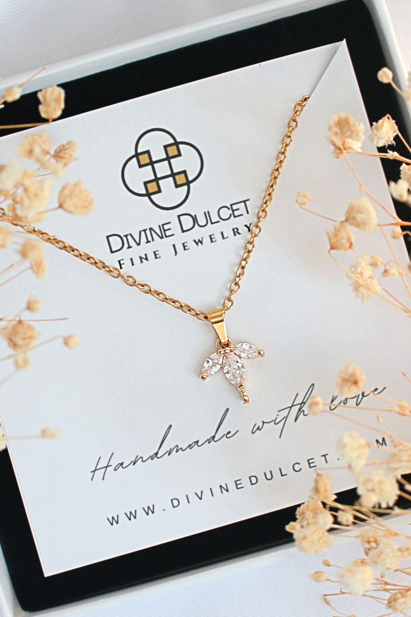 Halsband med hängsmycke "Fina blomblad" i 24K CZ