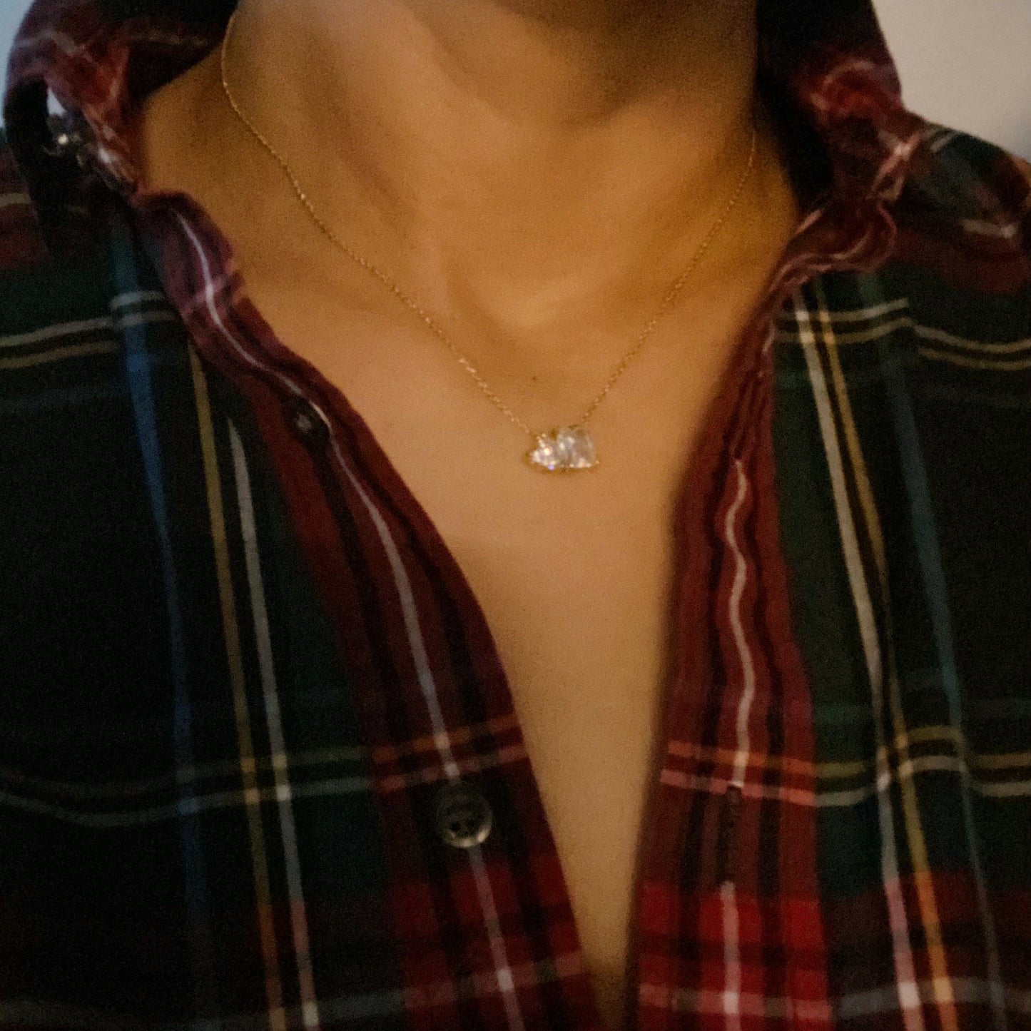 Schittert Naast Je Ketting