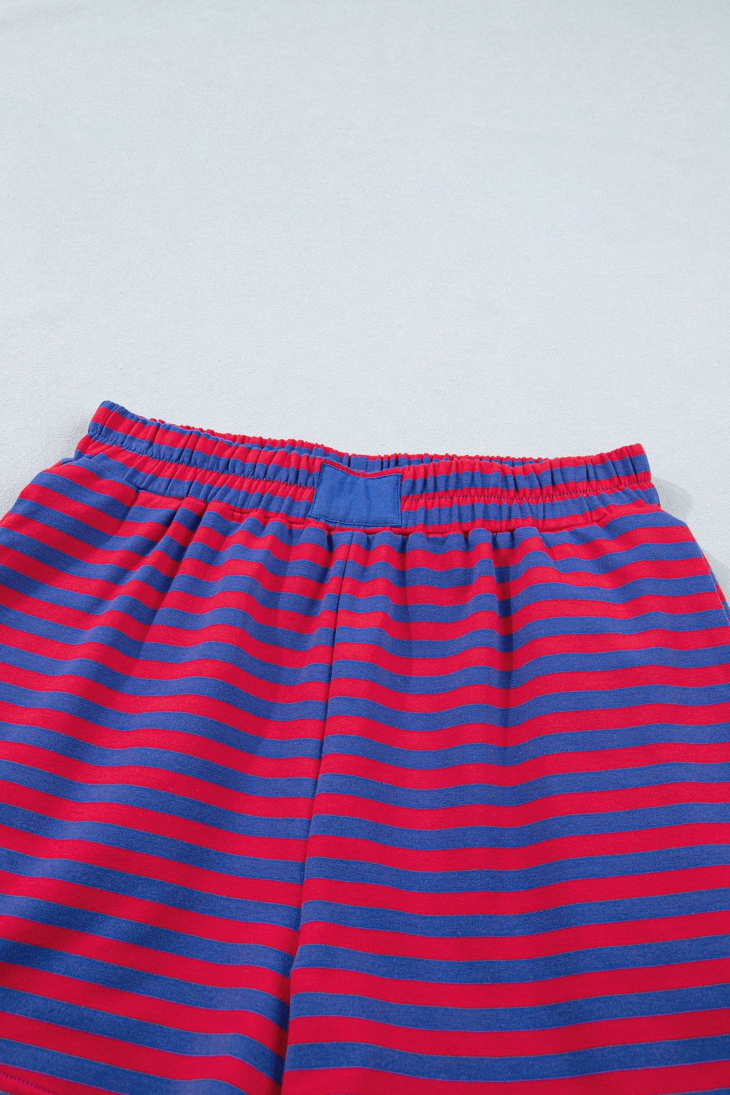 Set van gestreepte top met korte mouwen en high waist short