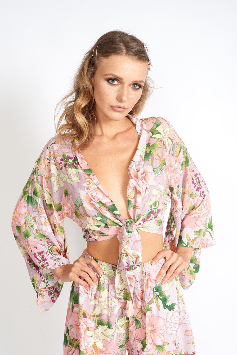 Flowers On My Mind bloemen top met strik aan de voorkant