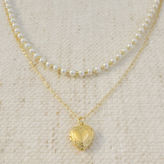 Gelaagde ketting met parels en hartmedaillon
