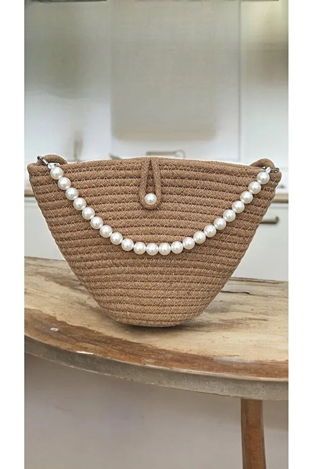 Mörkbrun axelremsväska för dam med pärldesign, klassisk och elegant för vardagsbruk
