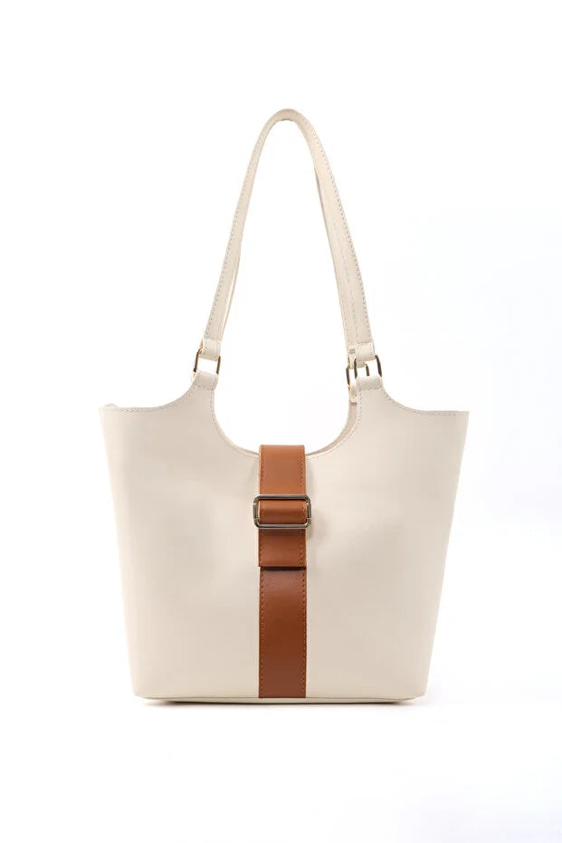 Bruine kunstleren crossbodytas met drukknoopsluiting en enkele witte band