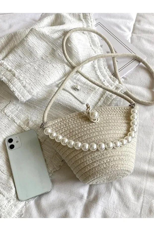 Witte schoudertas voor dames met pareldesign elegante baguettetas