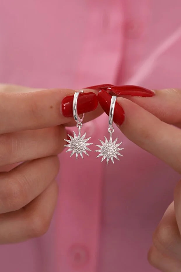 Zilverkleurige zonoorbellen met witte zirkoniasteen