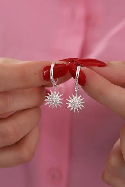 Zilverkleurige zonoorbellen met witte zirkoniasteen